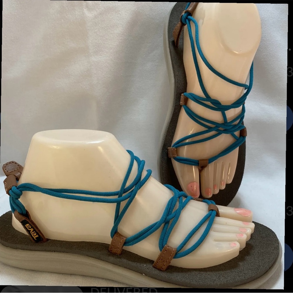 Teva Voya Infinity Sandals in Deep Lake Teal women’s size 8